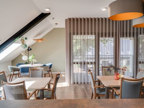 Van Veestal naar zorglocatie - FH Meubelen